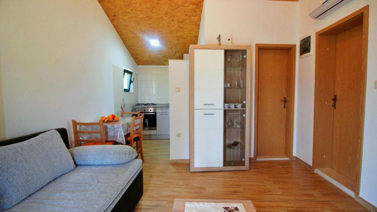 Holiday Home Jozo Omiš Eksteriør billede